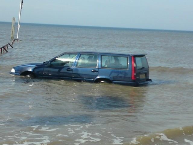 Car stuck in tide